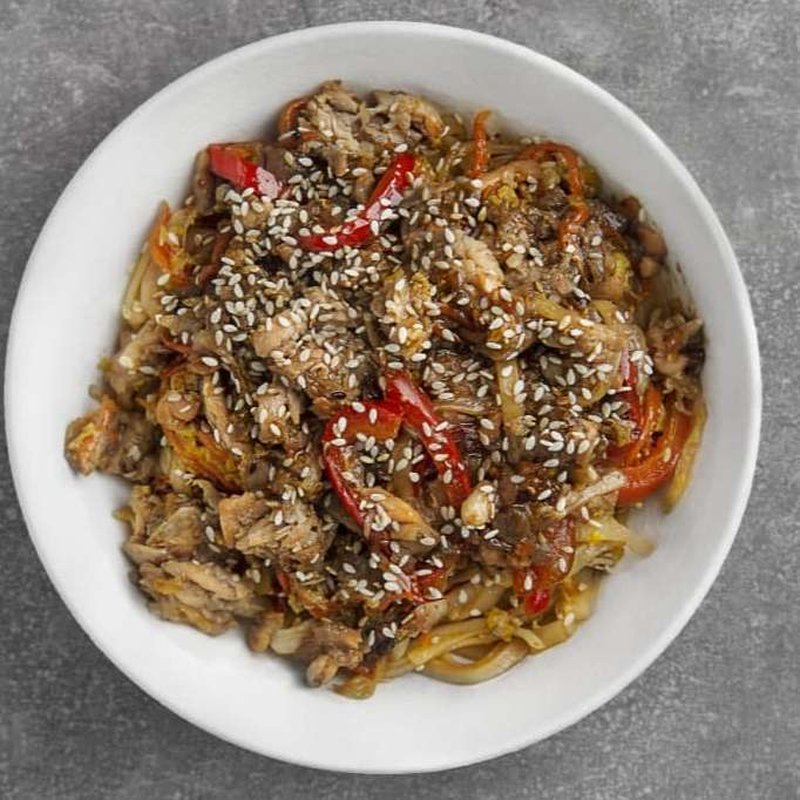 WOK с жареным лососем